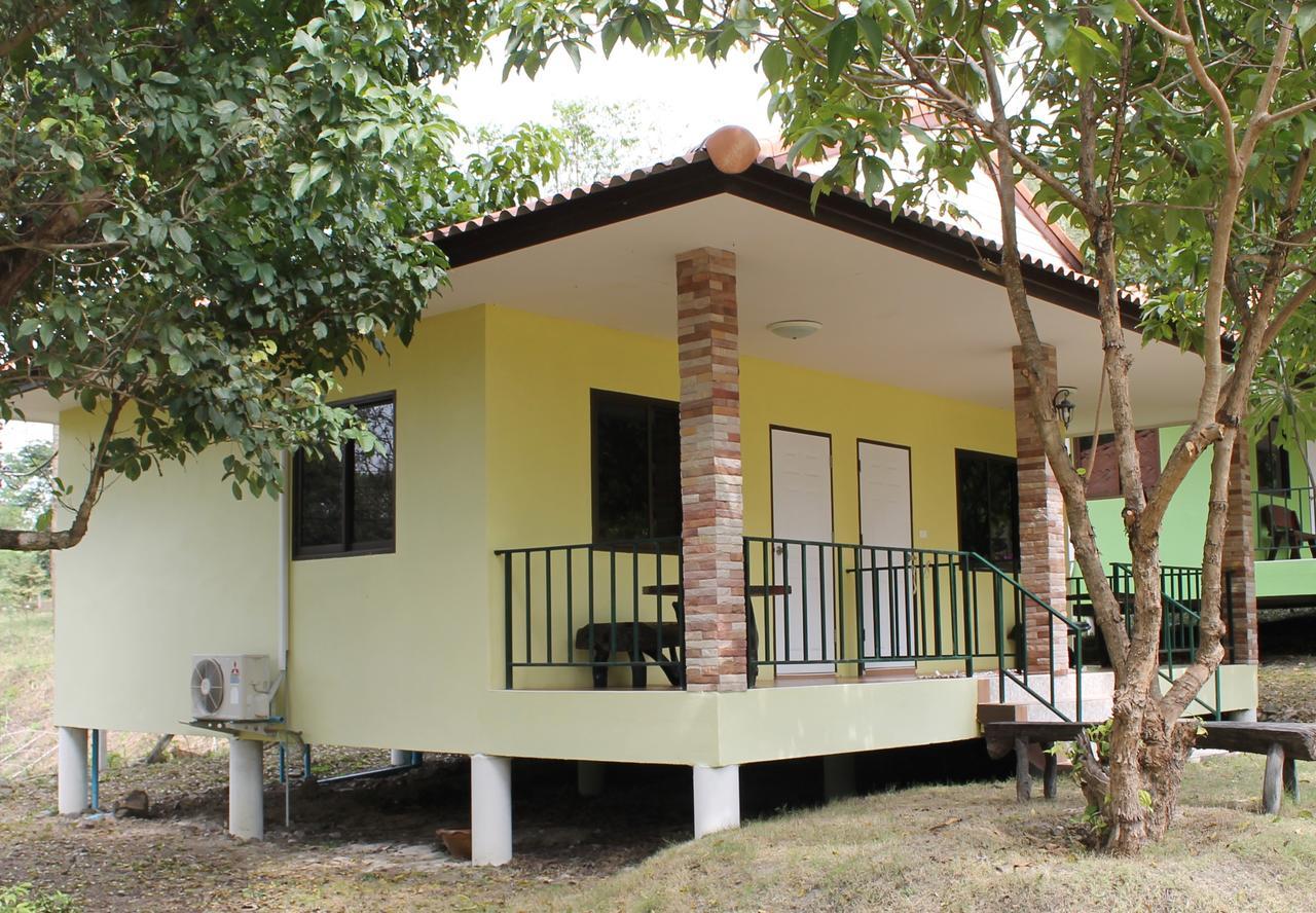 Kaengkachan Lake Hill Ban Song Phi Nong  Exterior photo